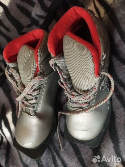 Детские лыжные ботинки