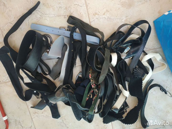 Пакет женских ремней. куча