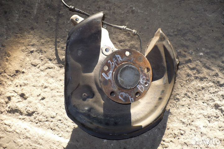 Кулак задней подвески VW PassatB6 Tiguan SkodaYeti