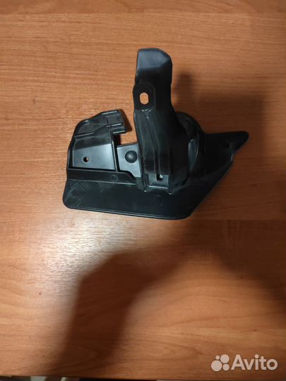 Спойлер зад. лев. подкрылка Skoda octavia A5