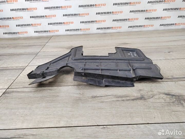 Дефлектор радиатора правый Toyota Avensis 2 1.8