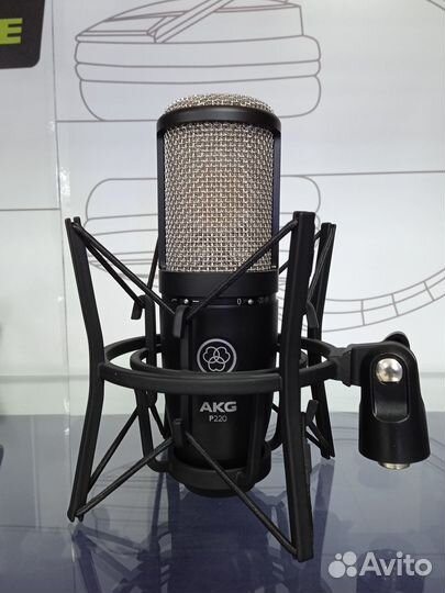 Студийный конденсаторный микрофон AKG P220