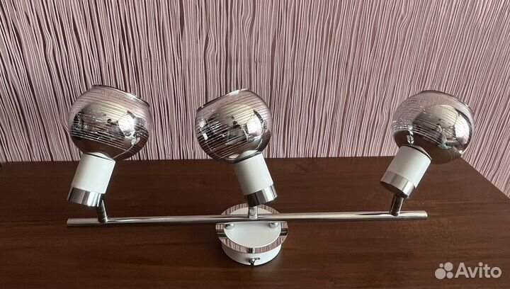 Новая люстра настенно-потолочная