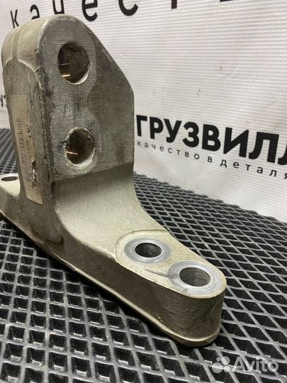 Кронштейн двигателя задний правый Volvo FH4