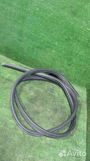 Уплотнитель двери Ford Focus