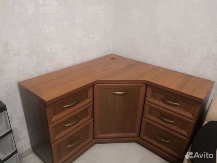 Угловая тумба