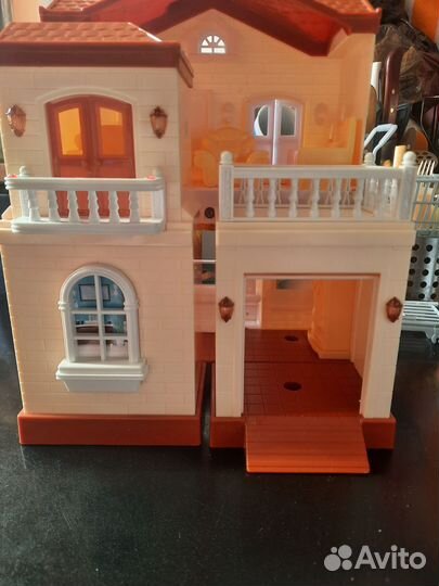 Домик кукольный с мебелью