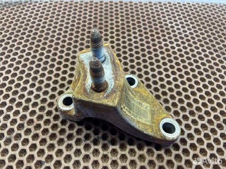 Кронштейн опоры двигателя левый LADA X-Ray