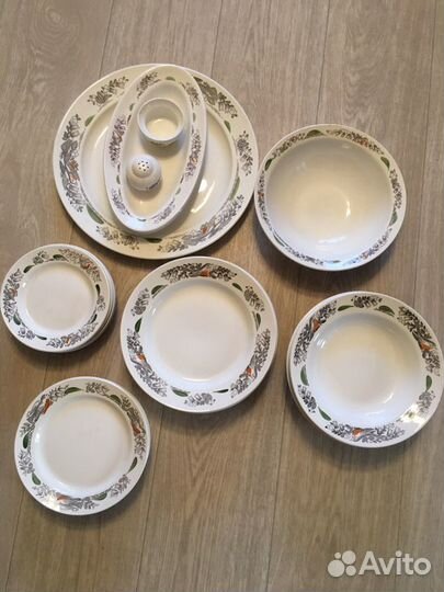 Набор тарелок