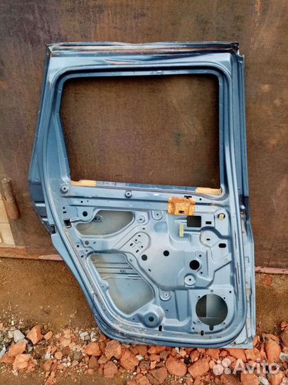 Дверь пассажирская