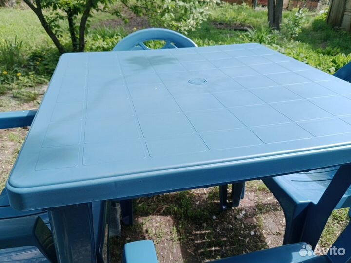 Комплект пластиковой мебели 4 стула + стол, новый
