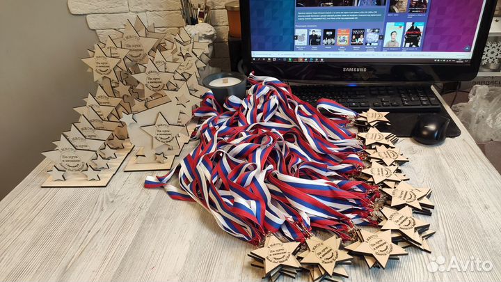 Брелки, медали, кубки из дерева