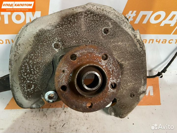 Кулак передний правый Audi A4 B8/8K 2010