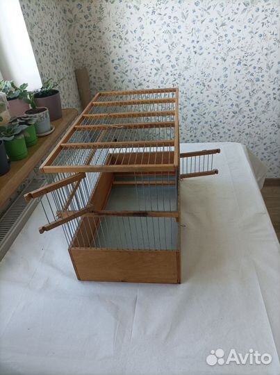 Деревянная клетка для птиц