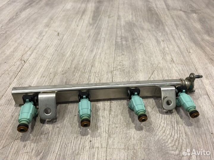 Рампа топливная с форсунками Kia Rio 3 G4FA 2015