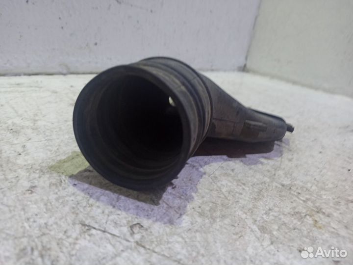 Воздухозаборник двигателя