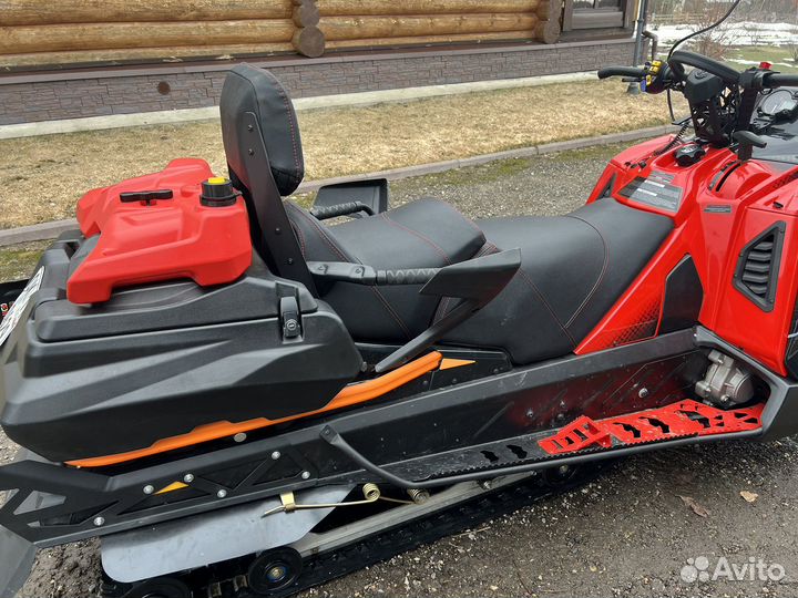 Продаю снегоход RM frontier 1000