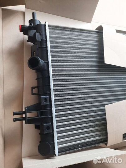 Радиатор охлаждения для автомобилей Astra H (04)