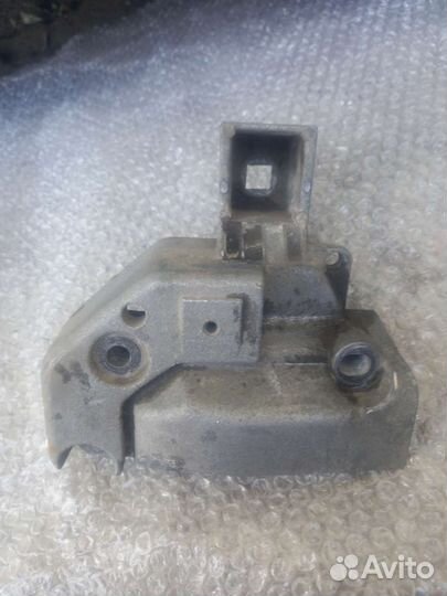 Renault scenic1 кронштейн опоры двигателя
