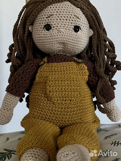 Вязаная кукла ручной работы