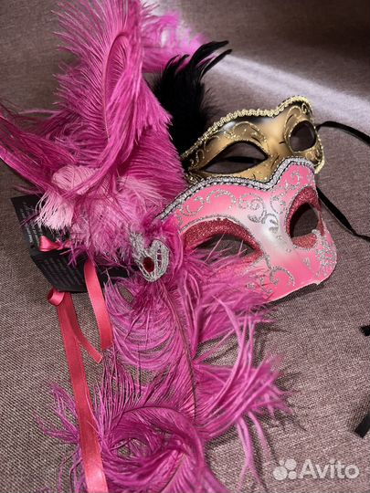Венецианская маска с перьями