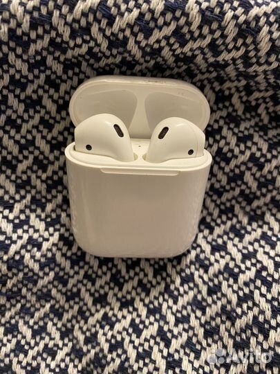 Наушники Apple AirPods (2-го поколения)