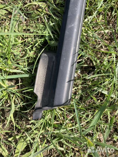 Молдинг стекла задней правой двери Skoda rapid