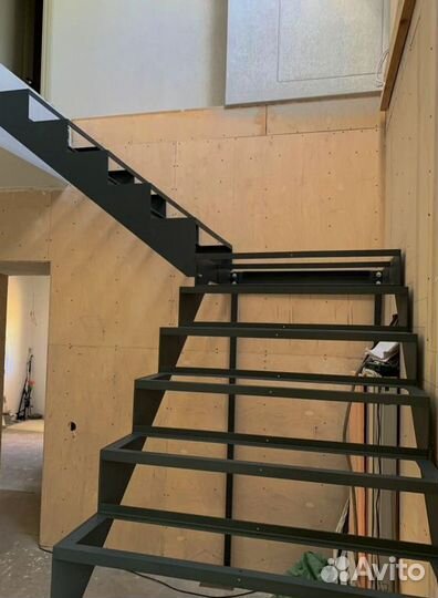 Каркас лестницы из металла