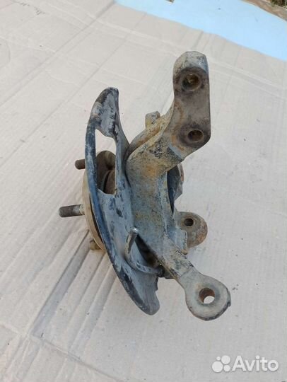 Ступица Nisan cube передняя левая