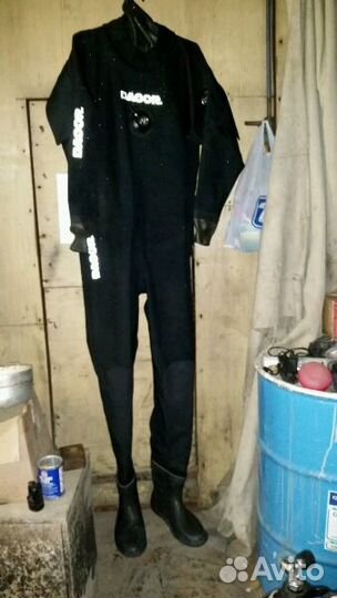 Сухой гидрокостюм для дайвинга