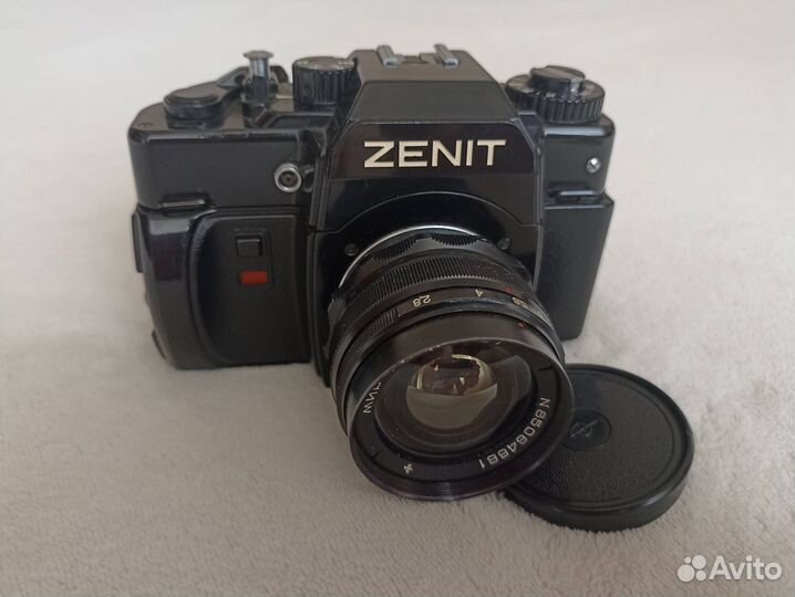 Пленочный зеркальный фотоаппарат zenit