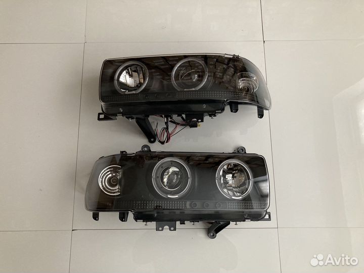 Фара Toyota Land Cruiser 80 - черные