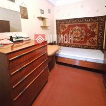 Доля в 3-к. квартире, 60 м², 2/5 эт.