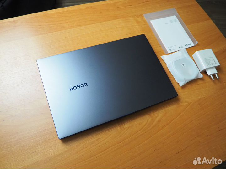 Новый Honor Ryzen 7 5700u 8ядер 16потоков 16озу