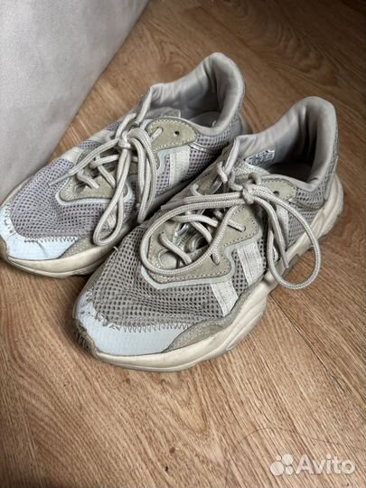 Кроссовки женские