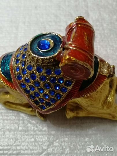 Статуэтка шкатулка