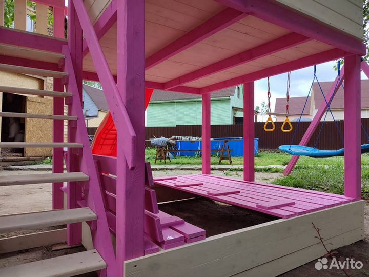 Детский домик на сваях