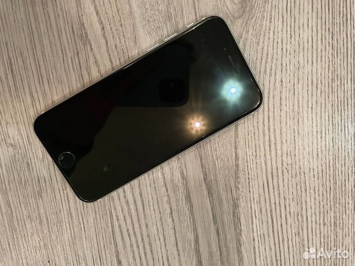 iPhone SE (2020), 64 ГБ