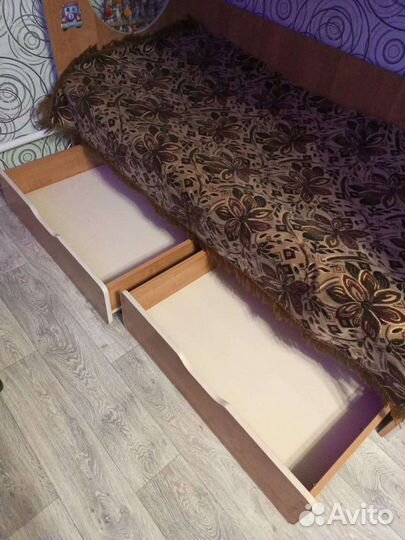 Кровать двухьярусная