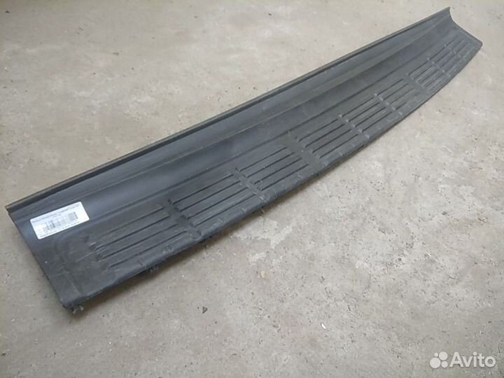 Накладка заднего бампера Toyota Land Cruiser 200