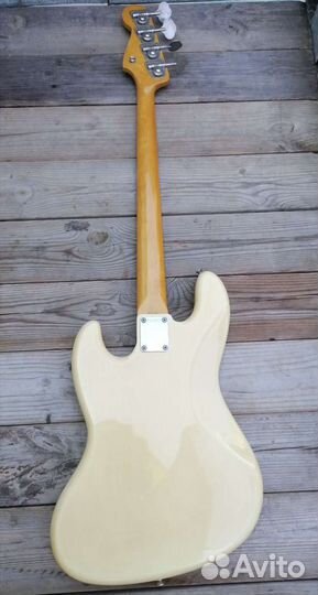 Бас гитара Fender Jazz Bass fretless