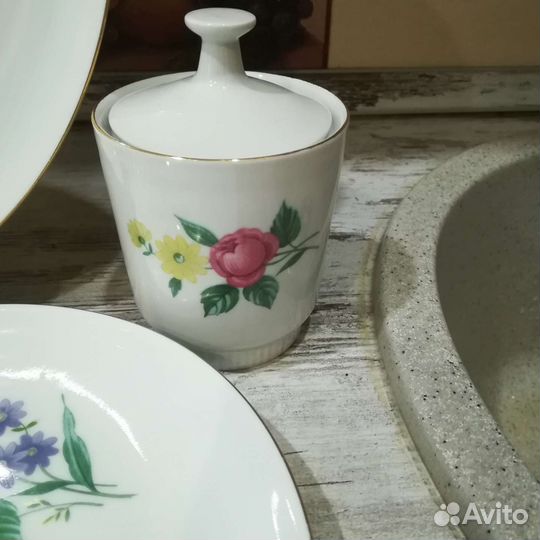 Мейсенский букет тарелки,горчичница,икорница и др