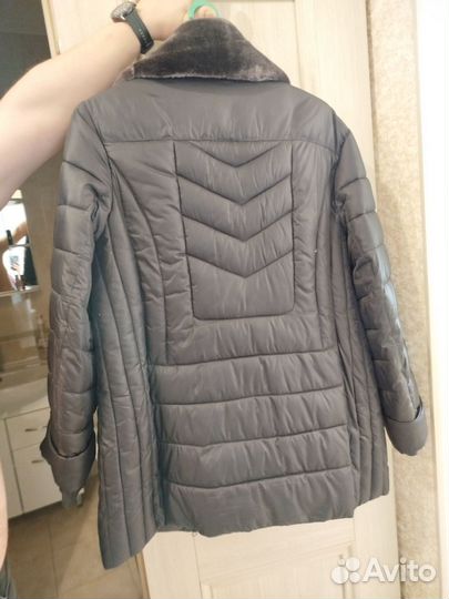 Продам куртку женскую