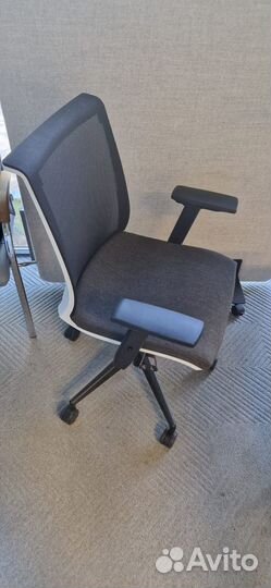 Стул кресло офисный на колесах