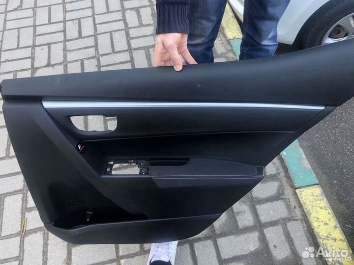 Обшивка задняя левая правая Corolla 180 13-16г