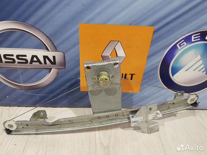 Стеклоподъемник перед Nissan terrano D10 Прав