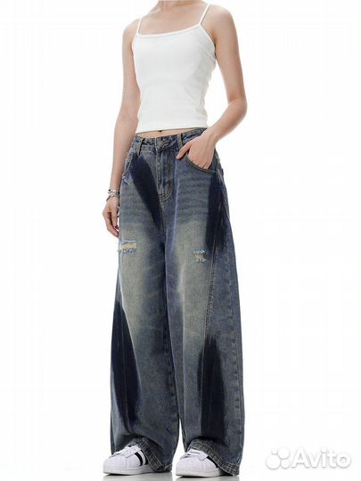 Джинсы Vetements Toff Buggy на руках (Арт.68981)