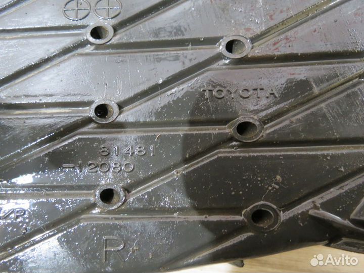 Решетка бампера правая Toyota Corolla 150