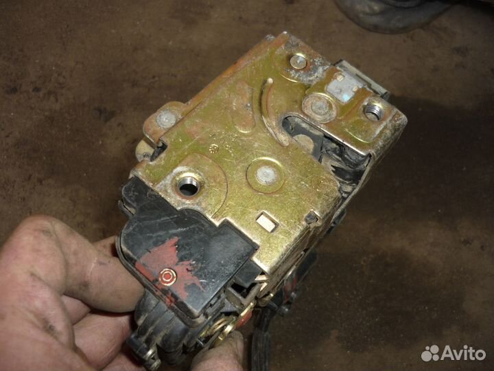 Замок двери передний правый volkswagen passat b5