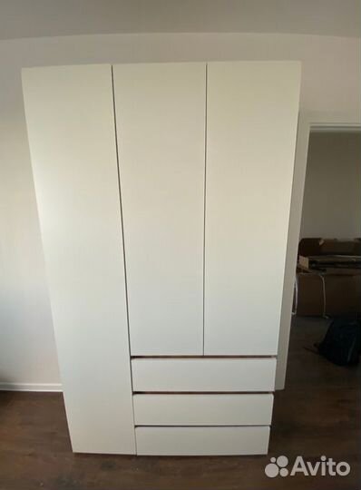 Шкаф распашной белый